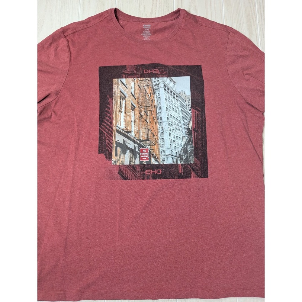 DH3‎ Men T-Shirt XL Heathered Maroon Red Modern Fit City scape scene no standing